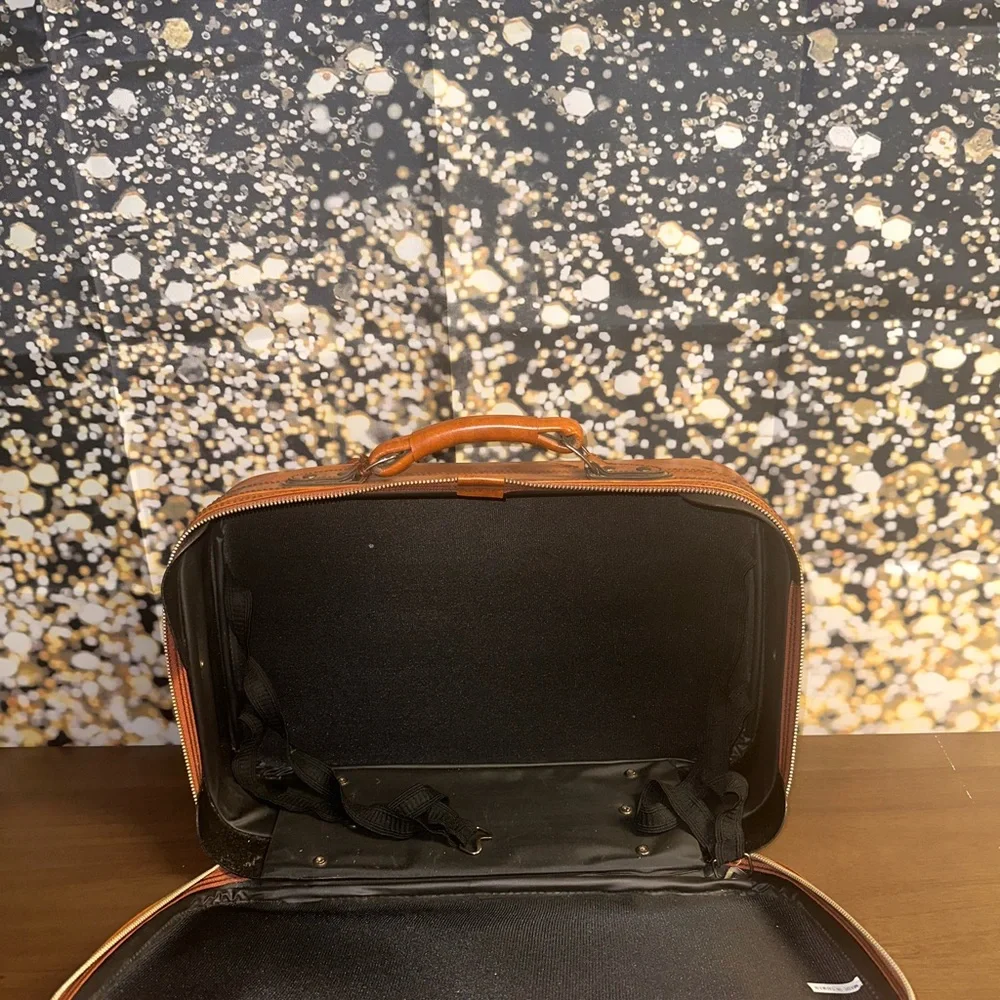 Elegant Tan Leather Men's Bag